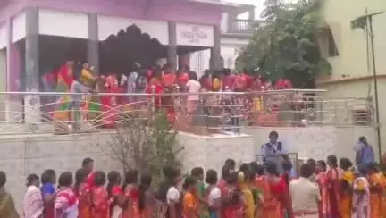 রানিবাঁধ: বিপত্তারিণী ব্রত উপলক্ষে খাতড়ার মহাশ্মশান কালী মন্দিরে ও রাণীবাঁধের প্রাচীন মা অম্বিকা মন্দিরে হাজার হাজার ভক্তদের ভিড়