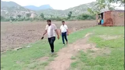 आबू रोड: आबूरोड गणका में गोचर भूमि पर अतिक्रमण को मुक्त करवाया, पंचायत अधिकारियों ने मौके पर की कार्रवाई