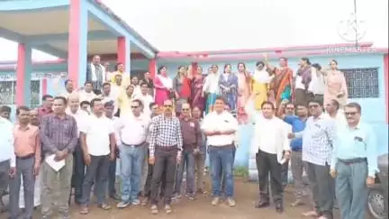 अमरवाड़ा: अमरवाड़ा: सिंगोडी संकुल के शिक्षकों ने ई-अटेंडेंस के विरोध में संकुल प्रचार को ज्ञापन सौंपा