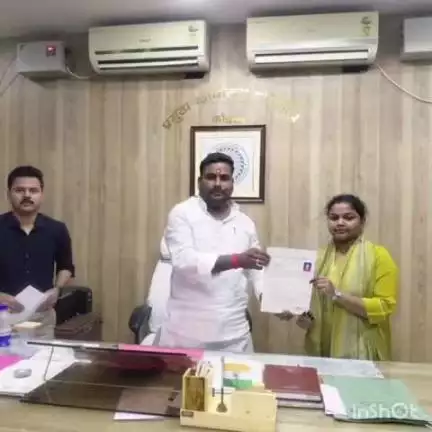 डोमचांच: डोमचांच प्रखंड सभागार में नियुक्ति पत्र वितरण समारोह का आयोजन किया गया