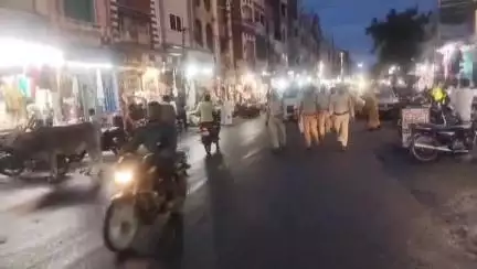 शुजालपुर: मोहर्रम पर्व को लेकर शुजालपुर मंडी थाना पुलिस ने नगर में निकाला फ्लैग मार्च, थाना प्रभारी रहे उपस्थित
