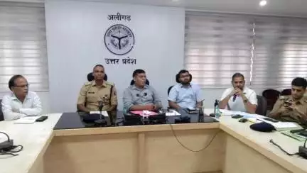 कोल: कांवड़ यात्रा के दौरान सुरक्षा और व्यवस्थाओं के लिए मंडलायुक्त ने दिए निर्देश