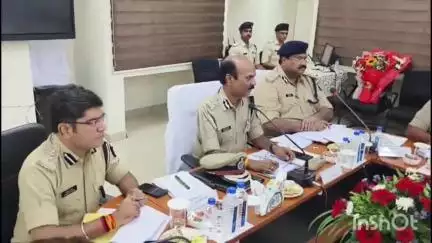 उज्जैन शहर: मध्य प्रदेश: डीआईजी कैलाश मकवाना ने पुलिस कंट्रोल रूम में संभाग के पुलिस अधिकारियों की बैठक ली