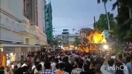 उज्जैन शहर: उज्जैन: भगवान जगन्नाथ यात्रा में मस्जिद पर चप्पल फेंकने का वीडियो वायरल, पुलिस ने मामला दर्ज किया