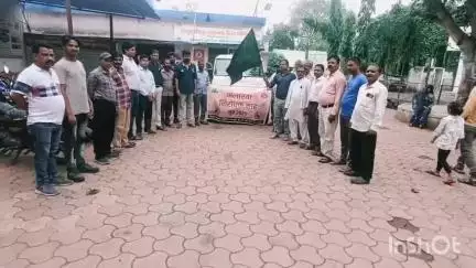 चाचौड़ा: सामुदायिक स्वास्थ्य केंद्र बीनागंज से अधिकारियों ने मलेरिया रथ को हरी झंडी दिखाकर किया रवाना, लोगों को करेंगे जागरूक
