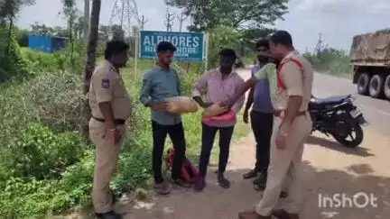 వద్దన్నపేట శివారులో గంజాయి తరలిస్తున్న ఇద్దరు అరెస్ట్ 2.720 గ్రాముల గంజాయి స్వాధీనం