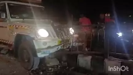 कोल: कठपुला पर मछली के बच्चों से भरी मैक्स पिकअप डिवाइडर में घुसी, चालक को आया नींद का झोंका, नहीं हुआ कोई घायल