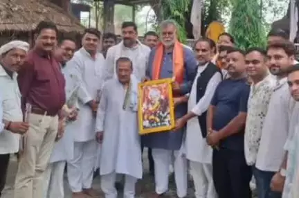 साईं खेड़ा: कैबिनेट मंत्री श्री प्रहलाद पटेल से जनपद पंचायत साईंखेड़ा के अध्यक्ष ने विकास कार्यों पर की चर्चा