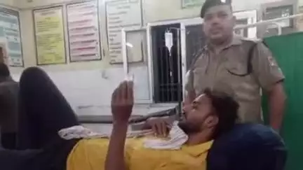 कोल: अलीगढ़ रेलवे स्टेशन पर घायल युवक को RPF ने जिला अस्पताल मलखान सिंह में कराया भर्ती, उपचार जारी