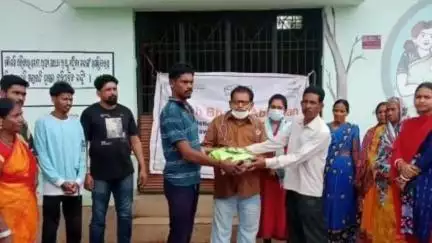 ସଦର: କେସିଙ୍ଗା ନଗରପାଲିକା ୱାର୍ଡ ନୁମ୍ବର ୦୮ ର ସ୍ମାର୍ଟ କଲୋନୀ ରେ ଏସବିଆଇ ଓ ରାମକି ଫାଉଣ୍ଡେସନ ପକ୍ଷରୁ ସ୍ୱଚ୍ଛତା ଉପକରଣ ବଣ୍ଟନ କାର୍ଯ୍ୟକ୍ରମ