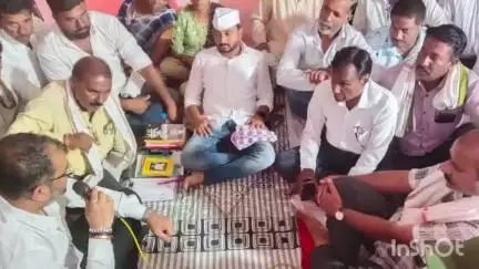 वर्धा: राष्ट्रीय महामार्गाच्या कामाबाबत 
किरण ठाकरे यांच्या सुरु असलेल्या उपोषणाला खा.अमर काळे यांची भेट