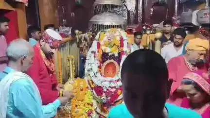 सुल्तानपुर: बिजेथुआ महावीरन पावन धाम पर बजरंगबली के दर्शन के लिए श्रद्धालुओं की लगी भीड़, जयकारों से गुंजा बिजेथुआ धाम