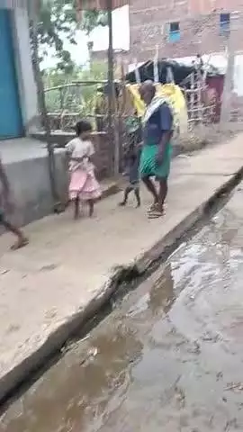 gram bhanpur paschim tola baudh Ram ji Apne pote ko ghumate hue aapke samksh najar a Rahe honge dhanyvad