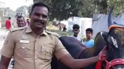 போச்சம்பள்ளி: மத்தூர் அடுத்த கோட்டூர் பகுதியில்  லாரி மோதிய விபத்தில் ரோந்து பணியில் இருசக்கர வாகனத்தில் வந்த காவலர் பரிதாபமாக பலி : எஸ்.பி. தங்கதுரை விசாரணை