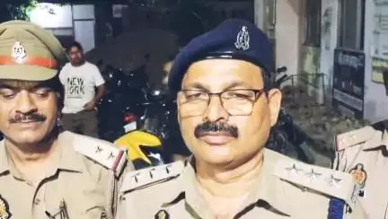 बहराइच: मेडिकल कॉलेज पहुंचे सीओ महसी ने हमलावरों के हमले में घायल व्यक्ति का जाना हाल, बोले- जल्द होगी हमलावरों की गिरफ्तारी