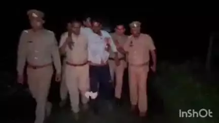कासगंज: 4 साल की मासूम से रेप के मामले में पुलिस मुठभेड़ के दौरान आरोपी नदरई को गिरफ्तार किया गया, पैर में लगी गोली