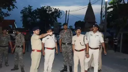 मझौलिया: नानोसती चौक पर पुलिस अधीक्षक के नेतृत्व में वाहन जांच अभियान, पटना मुख्यालय के निर्देश पर सघन जांच