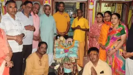 बूंदी: गोपाललाल मंदिर पर शंखनाद कर झालरों की झंकार के साथ नगरभ्रमण कराया, संयोजक पुरुषोत्तम पारीक