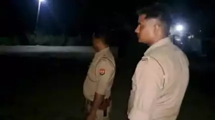 अकबरपुर: रुरा नहर के सामने हरे नीम के पेड़ की अवैध कटान, सूचना पर पहुंची पुलिस