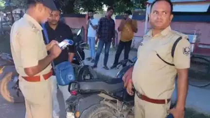 मधुबनी: शहर में ट्रैफिक पुलिस ने 25 वाहनों का ₹40,500 का काटा ई-चालान