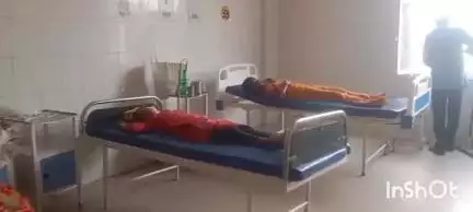 बलिया: जिला अस्पताल में भर्ती मरीजों को नहीं मिल रही है बेड पर चादर, सीएमएस रहे बेखबर #jansamasya