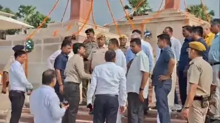 बख्तियारपुर: बख्तियारपुर पहुंचे मुख्यमंत्री नीतीश कुमार के पुत्र निशांत कुमार, लोगों के पैर छूकर आशीर्वाद लेते दिखे