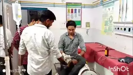 जमुई: बाराजोर के पास सड़क दुर्घटना में घायल तीन लोगों में से एक युवक की हुई मौत, शव को लाया गया सदर अस्पताल