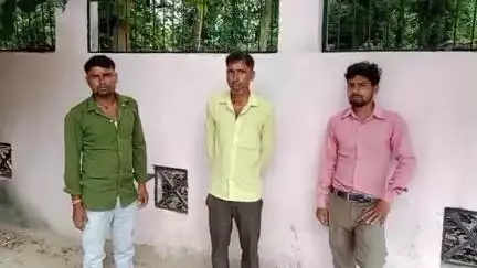 लखीमपुर: पुनर्भुग्रट गादियाना गांव के बाहर खेत में लगे पेड़ से लटकता मिला अधेड़ का शव, क्षेत्र में फैली सनसनी