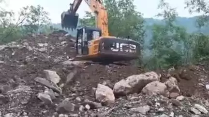 चम्पावत: चंपावत जिले में भारी बारिश के कारण चार मोटर मार्ग यातायात के लिए बंद, जिला आपदा नियंत्रण कक्ष से मिली जानकारी