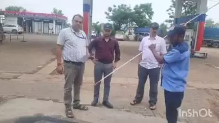 हुज़ूर: कलेक्टर प्रतिभा पाल के निर्देश पर रीवा जिले के पेट्रोल पंपों में डीजल और पेट्रोल की गुणवत्ता की जाँच जारी