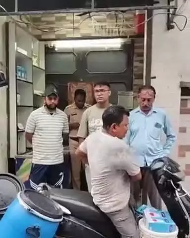 जगाधरी: फ्रेंड्स कॉलोनी में दूध की डेयरी से ₹15,000 से भरा बैग चोरी, सीसीटीवी में कैद हुई घटना