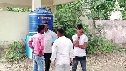 लखीमपुर: अकेचनपुर गांव में दवाई की ओवरडोज से महिला की मौत, पोस्टमार्टम में देरी से परिजनों में फैला आक्रोश