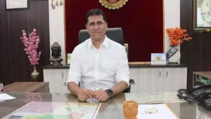 दतिया नगर: कलेक्टर कार्यालय में पदस्थ 3 कर्मियों के कार्यस्थल में किया गया परिवर्तन, कलेक्टर स्वप्निल वानखेड़े ने जारी किया आदेश