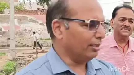 नावानगर: टोका फंसाकर बिजली जला रहा था शख्स, रोकने पर जूनियर इंजीनियर को दी जान से मारने की धमकी