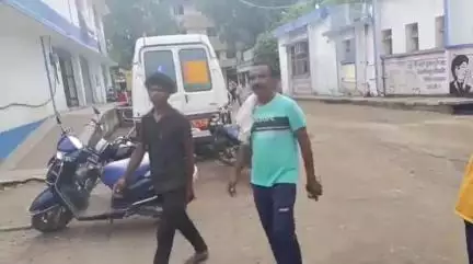नरसिंहपुर: रुकवारे के पास दुर्घटना में बाइक चालक की मौत, जिला अस्पताल में हुआ पोस्टमार्टम