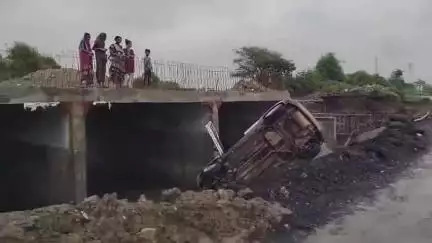ભિલોડા: ભિલોડા ના જેસીંગપુર પૂલ નીચે કાર ખાબકી વિડીયો થયો વાયરલ
