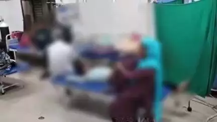 हाथरस: गांव नगला तुन्दला में पत्नी के मायके जाने पर एक युवक ने विषाक्त पदार्थ का सेवन किया, हालत बिगड़ने पर परिजन लाए अस्पताल