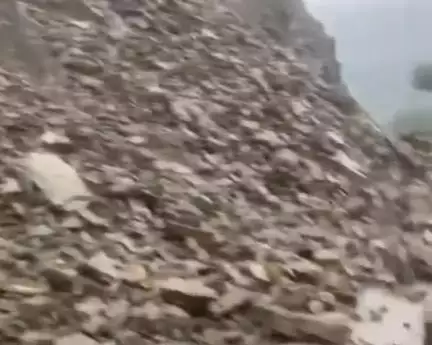 शिमला शहरी: शिमला में भट्टाकुफर–चमियाना सुपर स्पेशलिस्ट अस्पताल मार्ग पर लैंडस्लाइड, यातायात ठप
