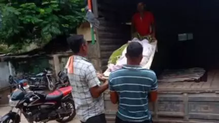 गडचिरोली: गरिब कुडंबावर दुःखाचा डोगर , अजयभाऊ कंकडालवार यांच्याकडून तत्काळ मदतीचा हात .