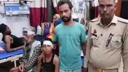 हाथरस: मोहल्ला जैन गली में पड़ोसियों ने पिता-पुत्र पर ईंट से किया हमला, शिकायत पर पुलिस ने घायलों को अस्पताल पहुंचाया