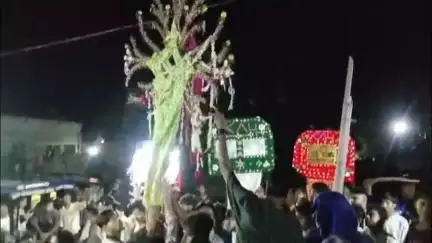 मथुरा: मोहर्रम कमेटी ने मथुरा शहर में निकाला आलम का जुलूस, सुरक्षा के व्यापक इंतजाम और उस्तादों ने दिखाए करतब