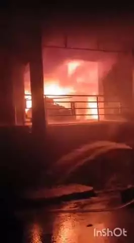 नौडीहा बाज़ार: नौडीहा बाजार में ऋषभ इलेक्ट्रॉनिक्स दुकान में भीषण आग, लगभग 40 लाख का सामान जलकर राख