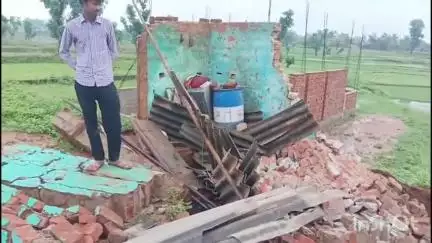 मनिका: मनिका प्रखंड क्षेत्र में बारिश से तबाही, जनजीवन प्रभावित