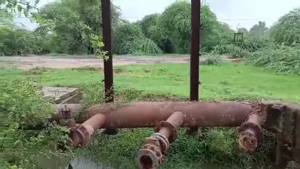વડાલી: કંબોસણી ગામ નજીક ના સંપમાં પીવાનું દુષિત પાણી ભળતા જાગૃત નાગરિકે વિડીયો બનાવી સો.મીડિયા વાયરલ કર્યો#jansamasya