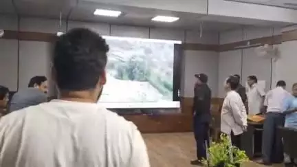जोशियाड़ा: डीएम स्मार्ट कंट्रोल रूम से राहत एवं बचाव कार्य की कर रहे मॉनिटरिंग