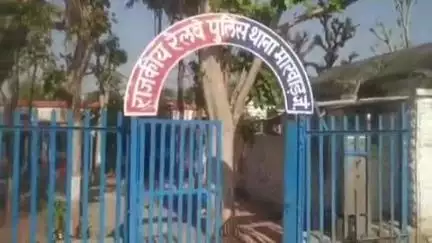 मारवाड़ जंक्शन: मारवाड़ जंक्शन जीआरपी पुलिस ने चलती ट्रेनों में मोबाइल चुराने वाले शातिर मोबाइल चोर को अहमदाबाद से गिरफ्तार किया