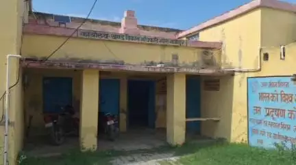 गाज़ीपुर: स्वच्छ भारत मिशन की खुली पोल, भदौरा ब्लॉक का लाखों का शौचालय दो साल से बंद, ताला लटका धूल फांक रहा #jansamasya