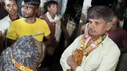 बिहार के सहरसा में विधवा के साथ आपत्तिजनक हालत में मिले प्रधानाध्यापक, लोगों ने कराई शादी