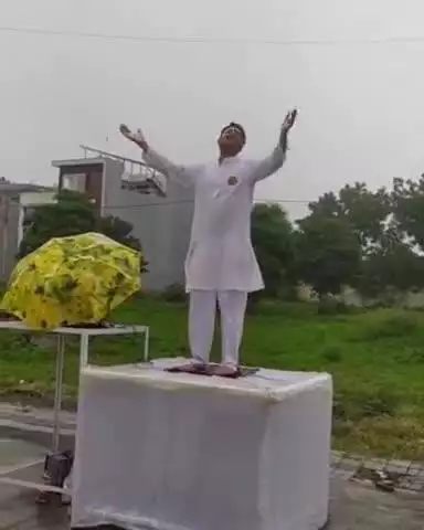 खरगौन: खरगोन: बारिश में 150 से अधिक साधकों ने किया योग, राजवाड़ा कॉलोनी में हुए गीत-संगीत