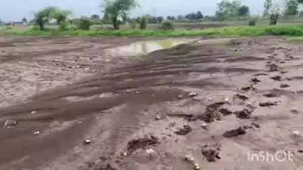 हिंगणघाट: शिरूड प्रकल्पाच्या कॅनलचे पाणी शेतामध्ये शिरल्याने शेतकऱ्यांच्या शेताचे व पिकांचे मोठे नुकसान#Jansamasya